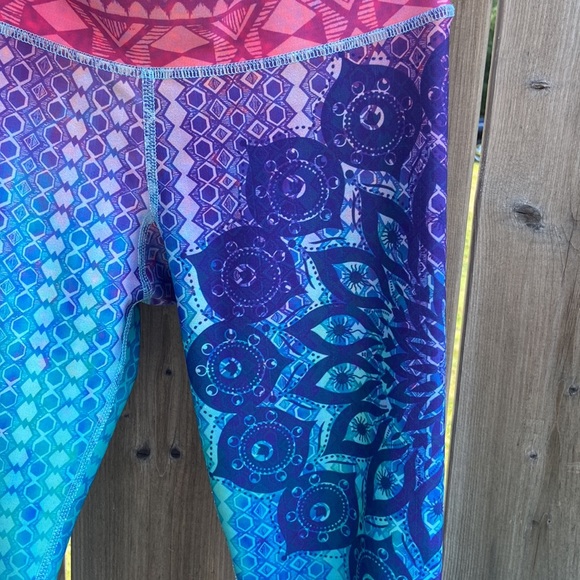 Inner fire mandalas Capri legging - Picture 2 of 7